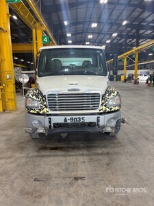 2019 FREIGHTLNR M2106 Ciężarówka na wodę