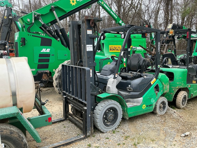 2014 Komatsu FG25T-16 4650 lb Pneumatic Tire Forklift