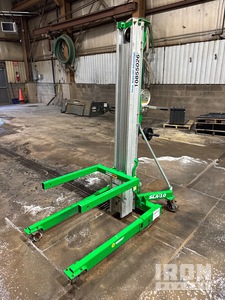 2023 Genie SLA-10 Montacargas de material