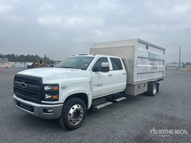 2020 Chevrolet Silverado 5500HD 4x2 Crew Cab Chipper Truck