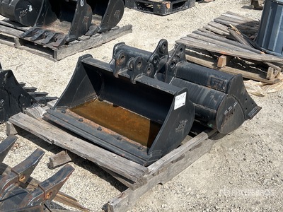 Quantity of (2) Tag Cleanup 36 in & 30 in Excavator Bucket
