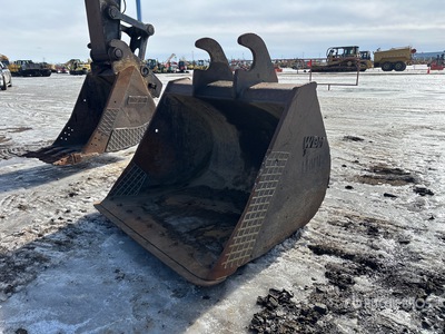 WBM 72 in Q/C Cleanup Excavator Bucket - Fits John Deere 350G LC