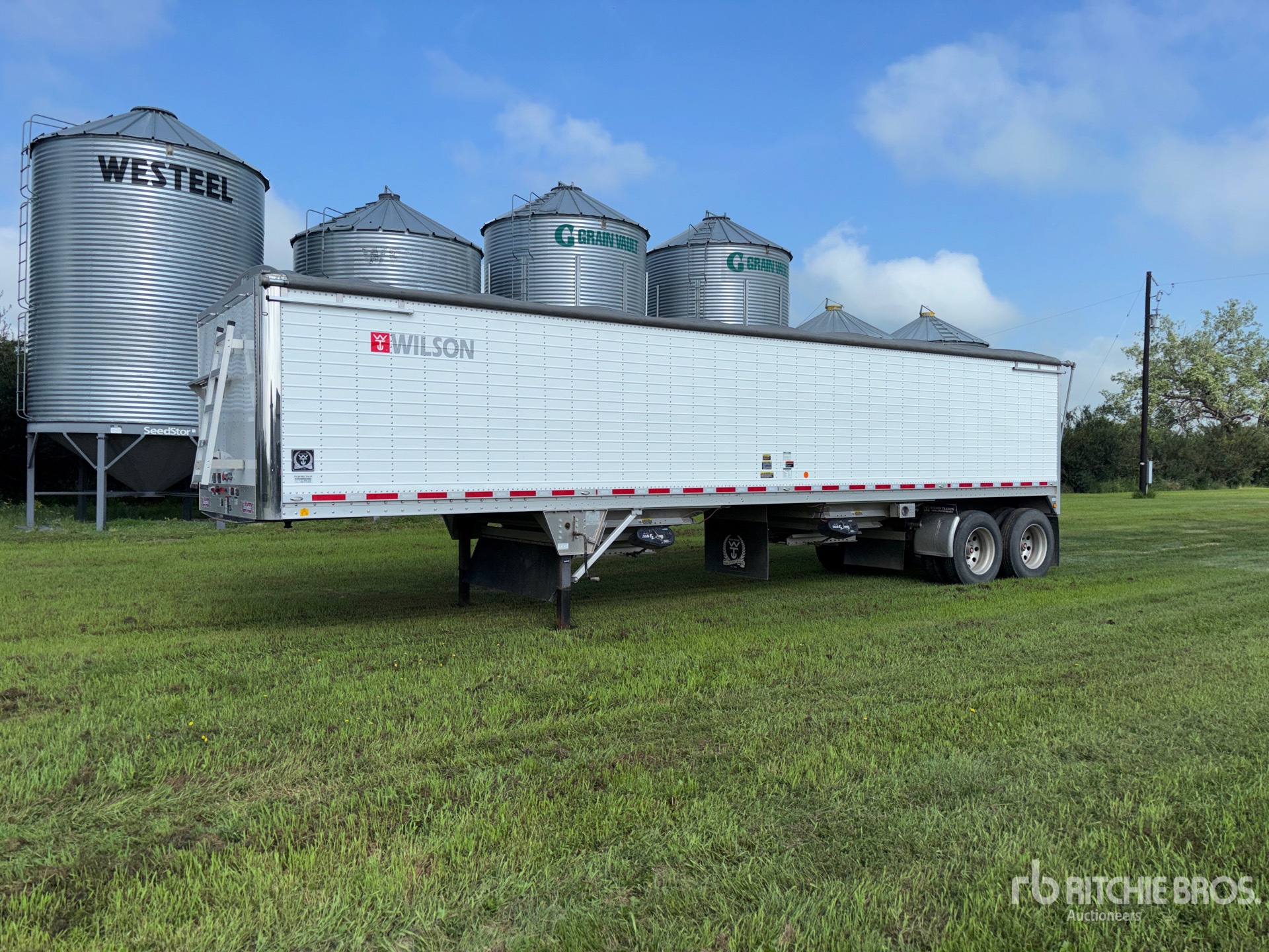 Wilson 38 ft T/A Grain Trailer