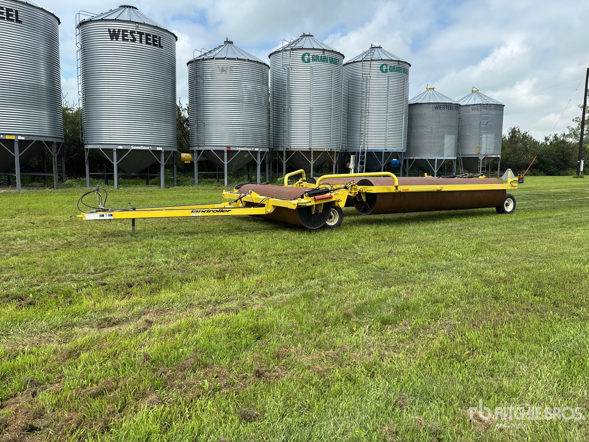 Degelman LR7645 45 ft Land Roller