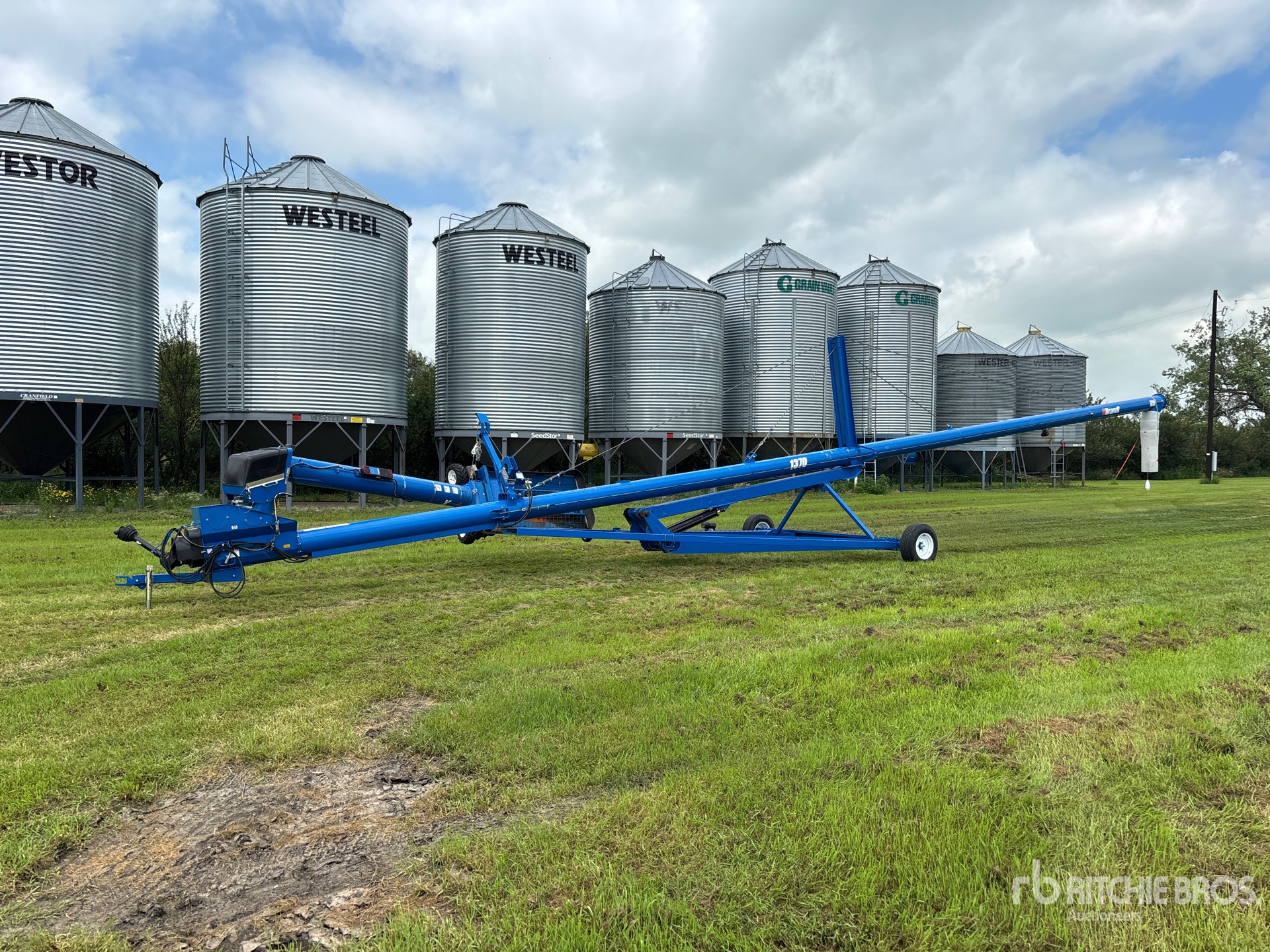 Brandt 1370 13 in x 70 ft Swing Grain Auger