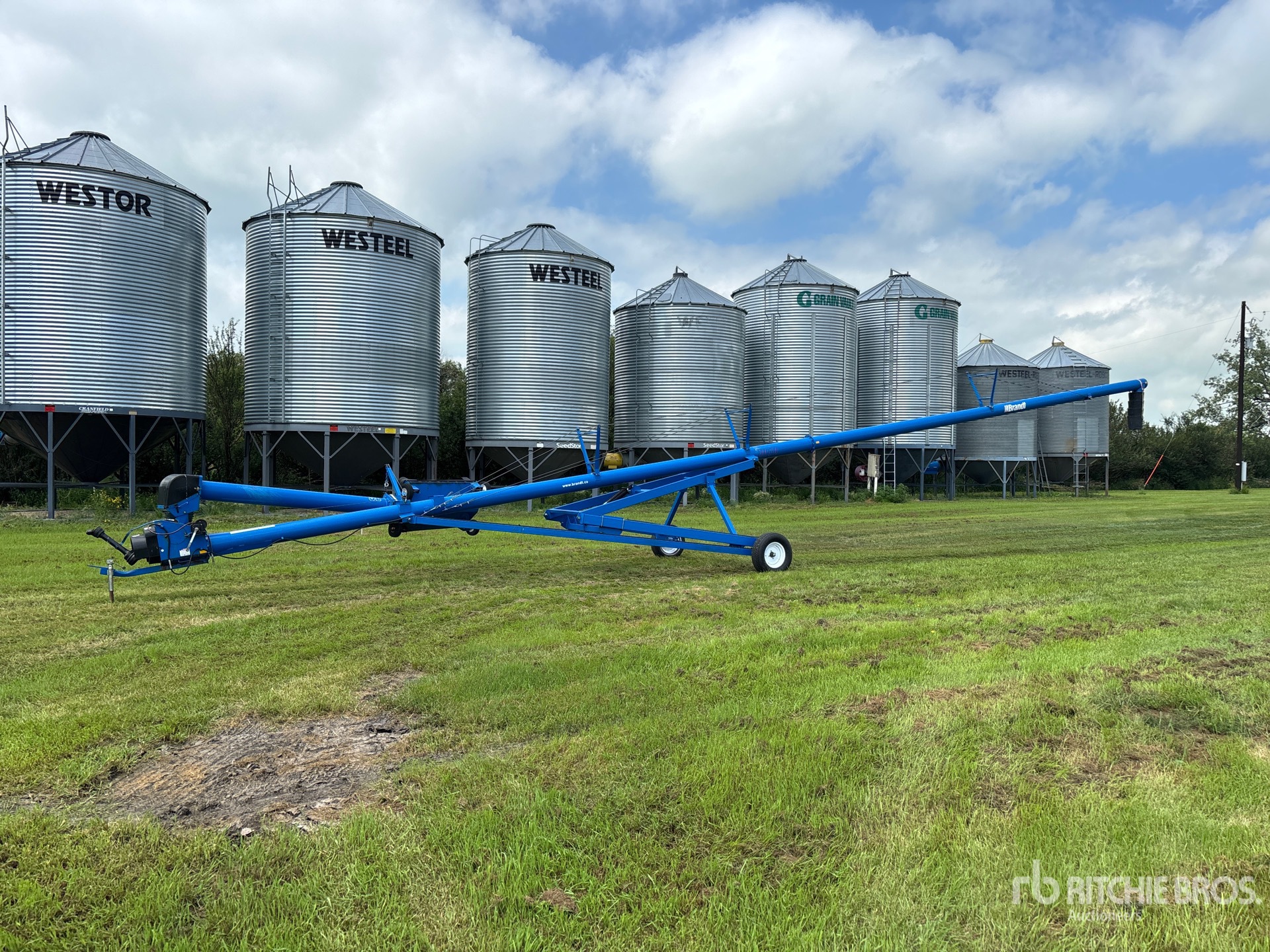 Brandt 1070 10 in x 70 ft Swing Grain Auger