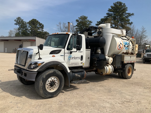 Vactor HXX on 2009 International 7500 4x2 Vacuum Excavator Truck