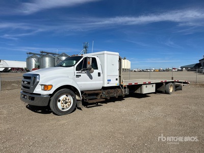 2007 Ford F-650 XLT 4x2 Flatbed Truck