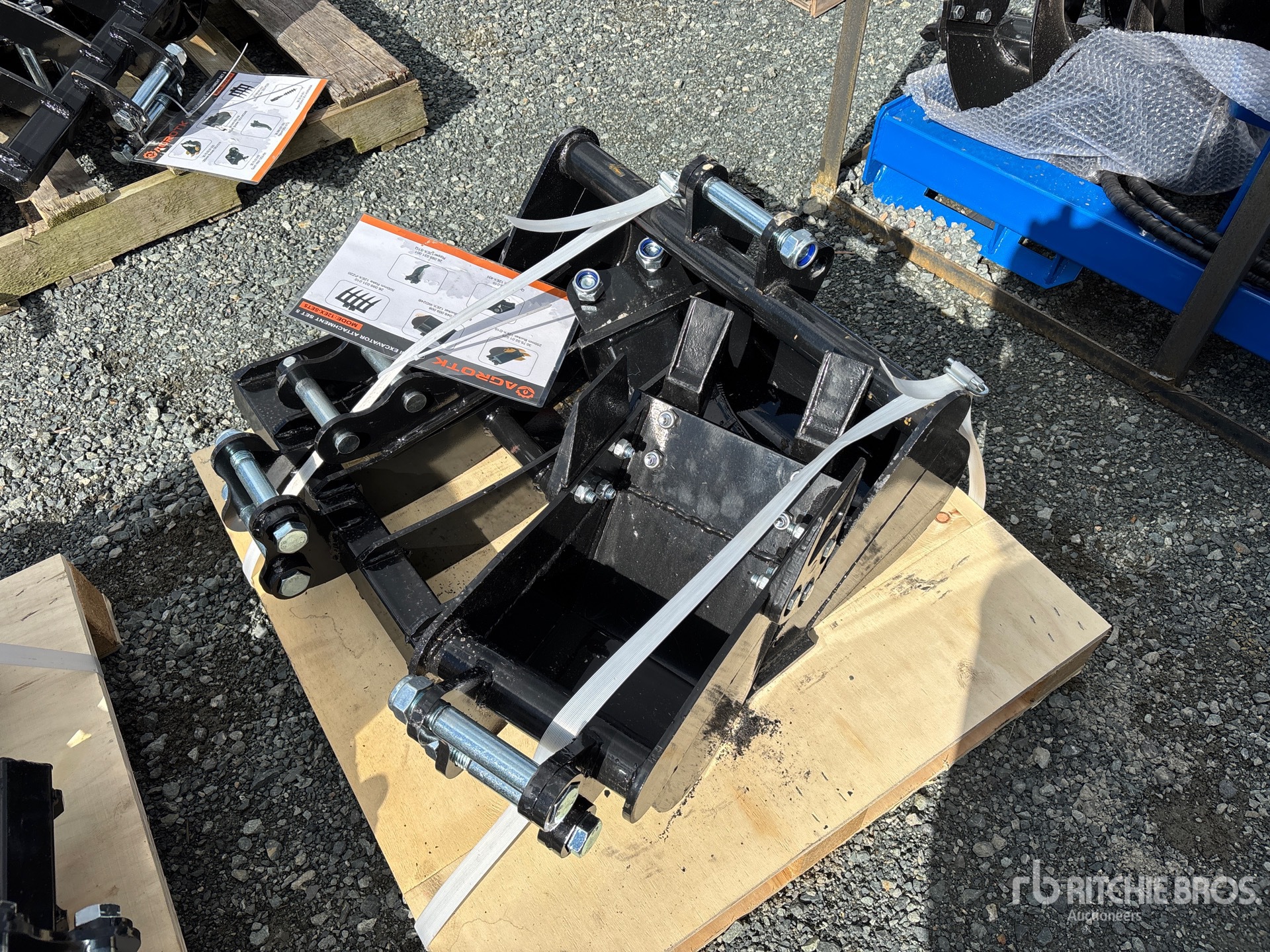 Quantity of (5) 2026 AGT 12EX-SET5 Mini Excavator Attachments Attacco per escavatore (Unused)