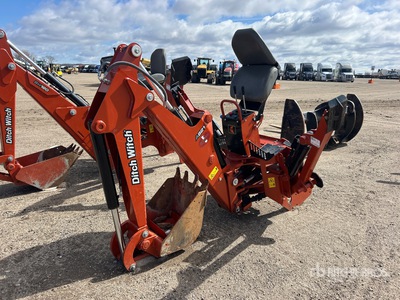 2017 Ditch Witch A821 18 in Graaflaadcombinatie