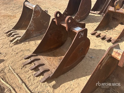 24 in Digging Backhoe Rear Bucket - Fits John Deere 310J