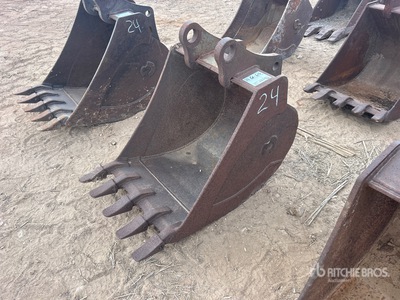 24 in Digging Backhoe Rear Bucket - Fits John Deere 310J