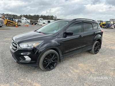2019 Ford Escape SE 2WD を見 SUV