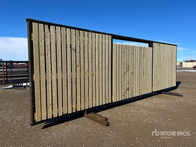 Quantity of (4) 24 ft x 8 ft Clôture anti-vent