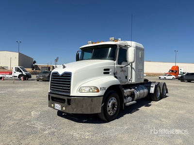 2013 Mack CXU613 6x4 Cabina con cuccetta per trattore stradale