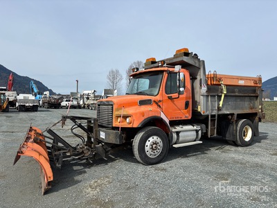 2006 Freightliner M2 106 4x2 Camión con pala para nieve