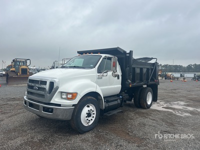 2015 Ford F-750 XLT 4x2 S/A Camión dumper