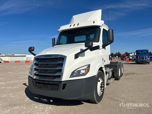 2018 Freightliner Cascadia 126 6x4 T/A Day Cab Truck Tractor