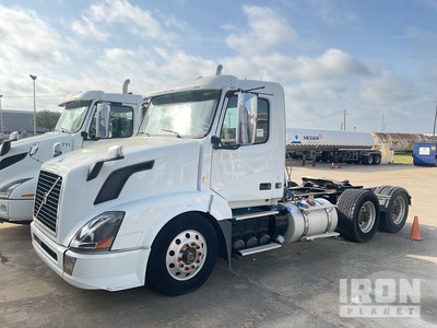 2016 Volvo VNL64T 6x4 تراكتور شاحنة نهارية (ثنائية المحور) (Inoperable)