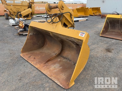 2160 mm Q/C Hydraulic Tilting Excavator Bucket - Fits Cat 330