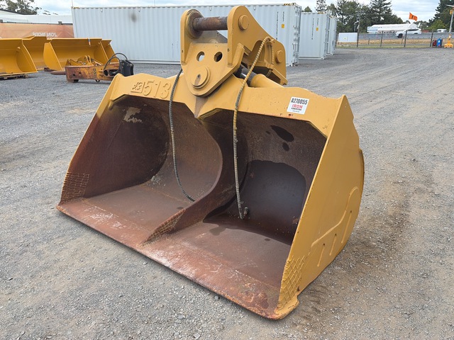 2016 J&B 2230 mm Hydraulic Tilting Excavator Bucket - Fits Cat 329 2016 J&B 2230 mm Hydraulic Tilting Excavator Bucket - Fits Cat 329