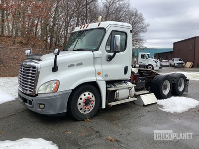 2015 Freightliner Cascadia 6x4 T/A Sleeper Truck Tractor (Inoperable)