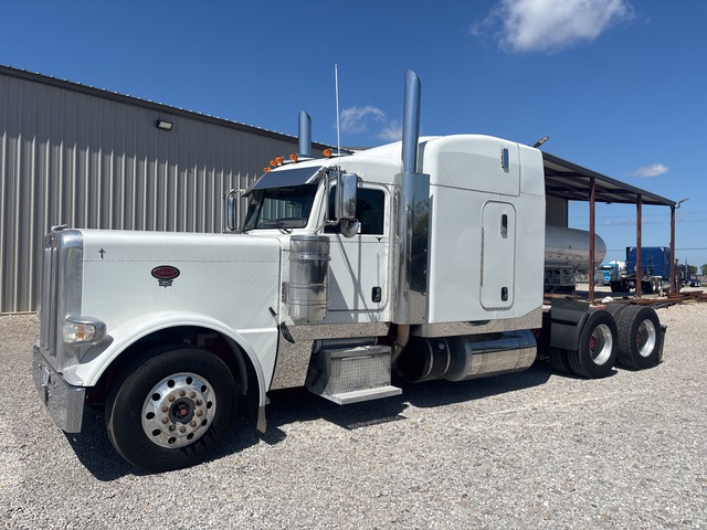 2015 Peterbilt 389 6x4 T/A Sleeper Truck Tractor