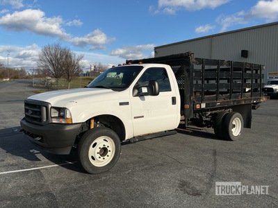 2004 Ford F-550 XL 4x2 Flatbed Truck
