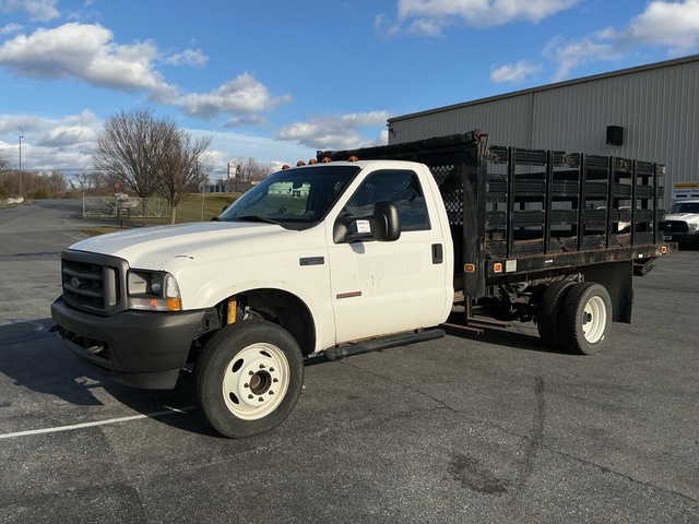 2004 Ford F-550 XL 4x2 Flatbed Truck