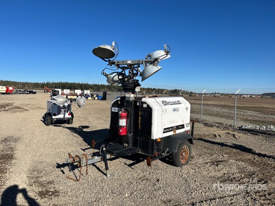 2013 Allmand Bros. Maxi-Lite II V-TWR 8 kW Wieża oświetleniowa (Inoperable)