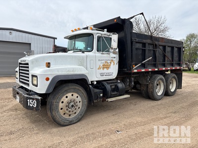 2001 Mack RD690S 6x4 T/A Dump Truck