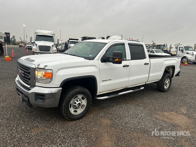 2015 GMC 2500 HD 4x4 Crew Cab Pickup
