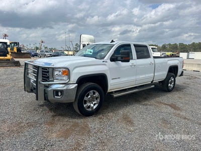 2015 GMC 2500HD 4x4 Crew Cab Pickup