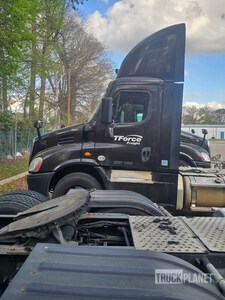 2017 Freightliner Cascadia 113 S/A Dagcabine Trekker (Inoperable)