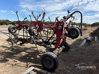 2013 Massey Ferguson TD 1008 テッダー