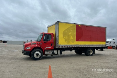 2014 Freightliner M2 106 4x2 Camion fourgon