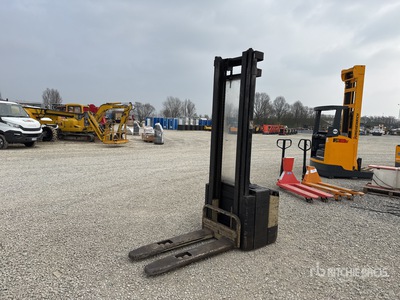 WE2000 Kommissionier-Stapler