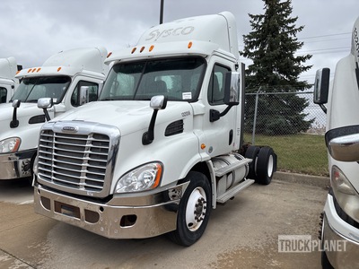 2013 Freightliner Cascadia 113 4x2 S/A Day Cab Truck Tractor (Inoperable)