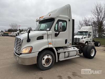 2013 Freightliner Cascadia 113 S/A Day Cab Truck Tractor