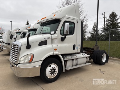 2013 Freightliner Cascadia 113 4x2 S/A Day Cab Truck Tractor (Inoperable)