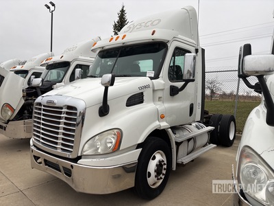 2013 Freightliner Cascadia 113 4x2 S/A Day Cab Truck Tractor (Inoperable)