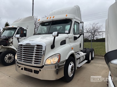 2012 Freightliner Cascadia 113 6x4 T/A Day Cab Truck Tractor