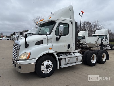 2012 Freightliner Cascadia 113 6x4 T/A Day Cab Truck Tractor