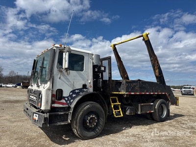 2014 Mack MRU612 TerraPro 4x2 Hakenlift-Lkw