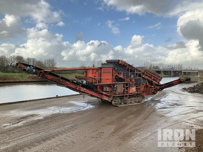 Tracked Screen Plant