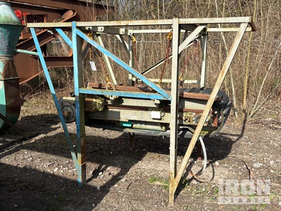 1971 Steinert 690 mm x 1900 mm Stationary Magnetic Conveyor