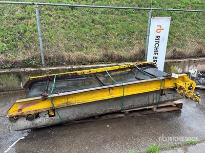 930 mm x 2500 mm Hydraulic Magnetic Conveyor