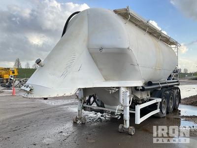 1982 Feldbinder EUT 30.3 30000 L Tri/A Pneumatic Bulk Trailer