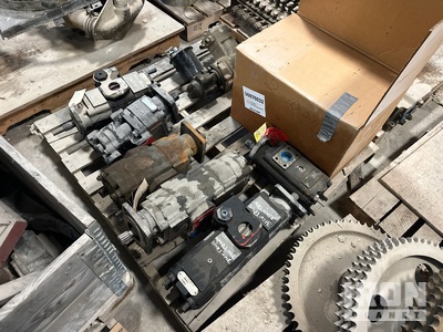 Quantity of (8) Pallets of Hydraulic pumps Hydraulic Parts