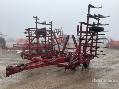 International Harvester 4500 VibrsShank 11 ft Cultivator
